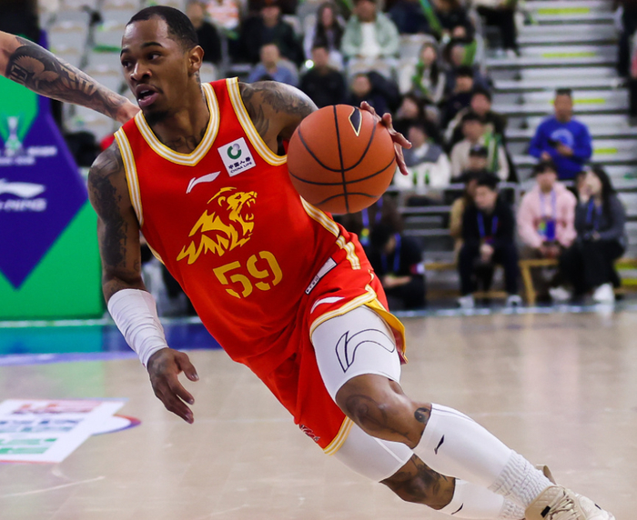 CBA常规赛第25轮激战落幕 上海男篮六连胜领跑积