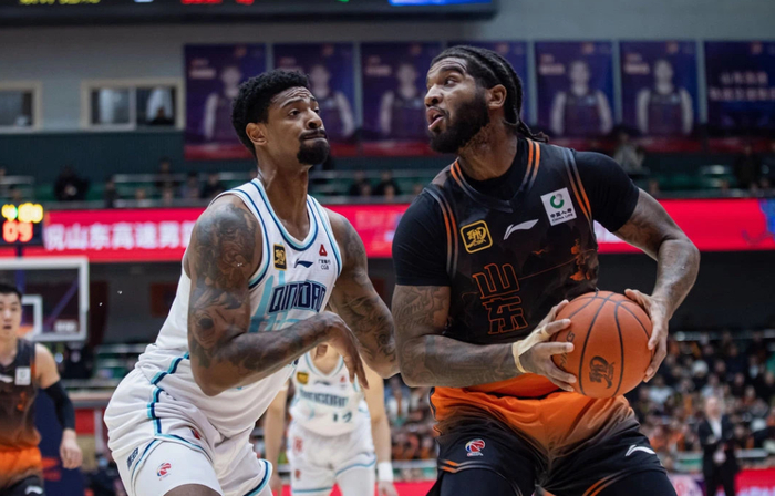 CBA常规赛第25轮激战落幕 上海男篮六连胜领跑积