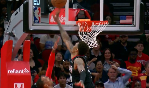 史密斯钉板大帽被判干扰球 火箭逆转鹈鹕关键判