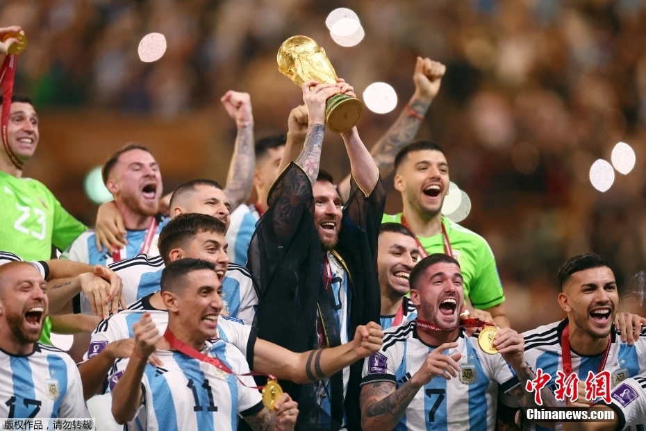 梅西率阿根廷夺冠 历史首人两夺世界杯金球奖