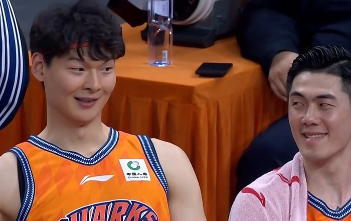 上海男篮提前锁定季后赛席位 争冠之路再无阻碍