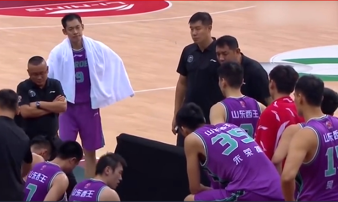 火箭末节失误成灾 被湖人逆转终结连胜