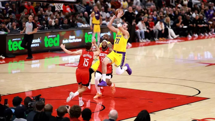 火箭末节失误成灾 被湖人逆转终结连胜