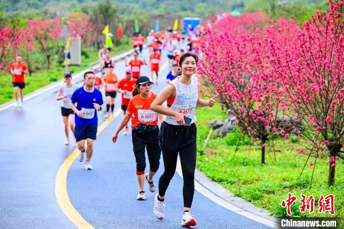 花径瑶马开跑：八千余名选手共赴绿美连南春日