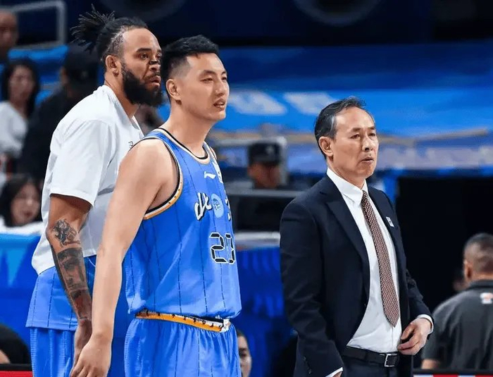 北京男篮外援全面崩盘 上海客场力克对手