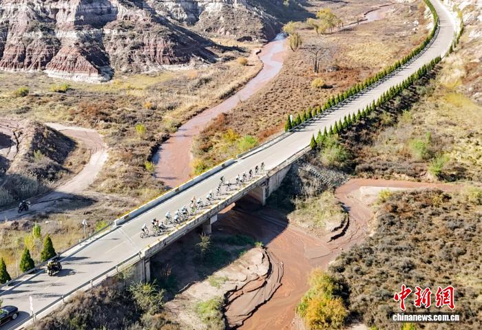 陕西沿黄观光路国际自行车赛在黄河之滨激烈竞